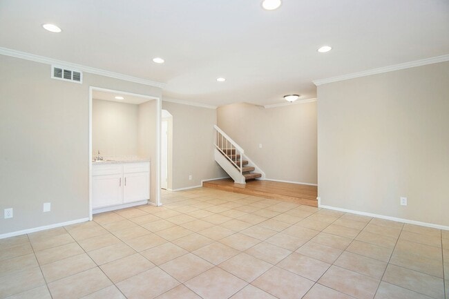 Building Photo - Live by the Lakeside -  Upgraded Spacious TOWNHOME in Lakeside Park