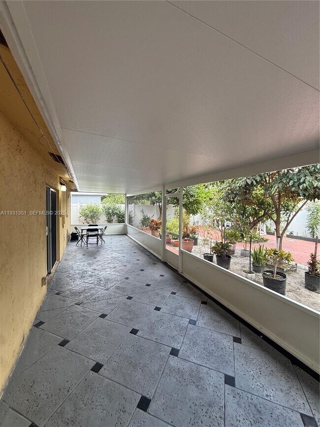 Building Photo - 333 SW 80th Terrace