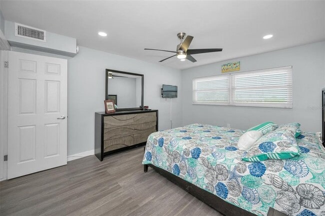 Building Photo - 300 64th Ave