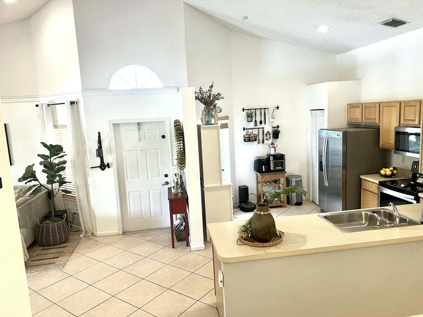 Building Photo - 10614 Lake Shore Dr