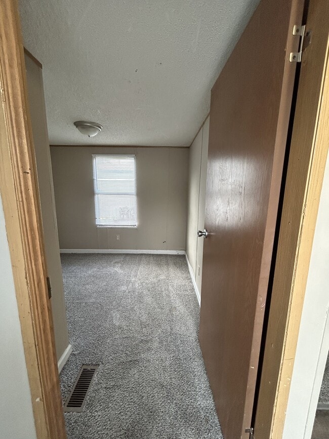 Building Photo - 217 Tyler St