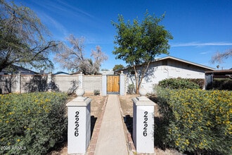 Building Photo - 2226 W Heatherbrae Dr