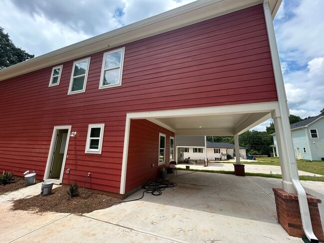 Building Photo - NOW LEASING FOR AUGUST 2026!