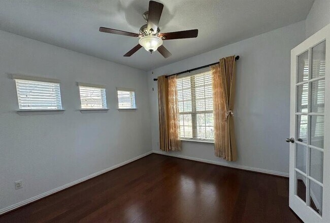 Building Photo - 123 Honey Grove