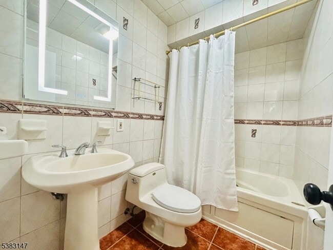 Building Photo - 28 Urma Pl