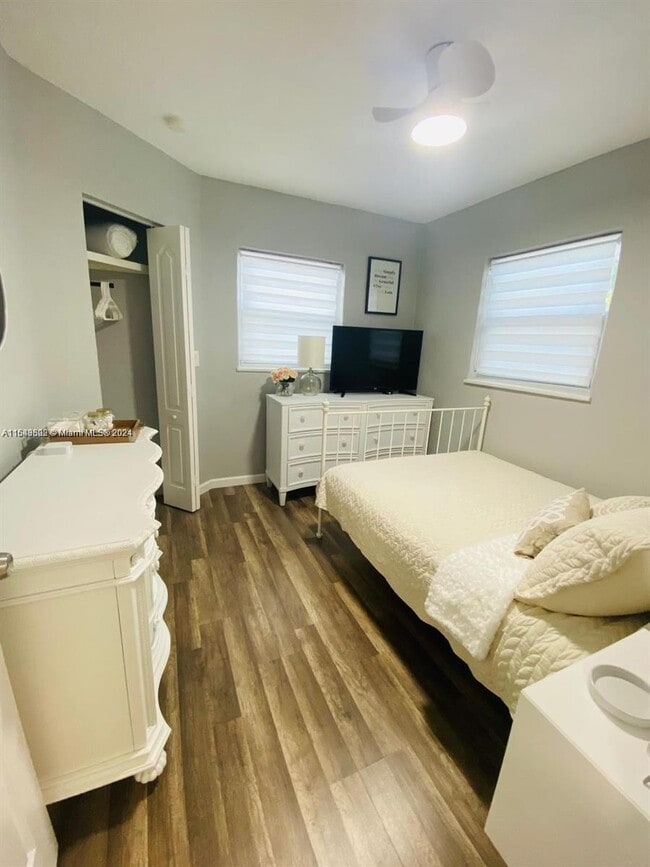 Building Photo - 614 N 56th Ave