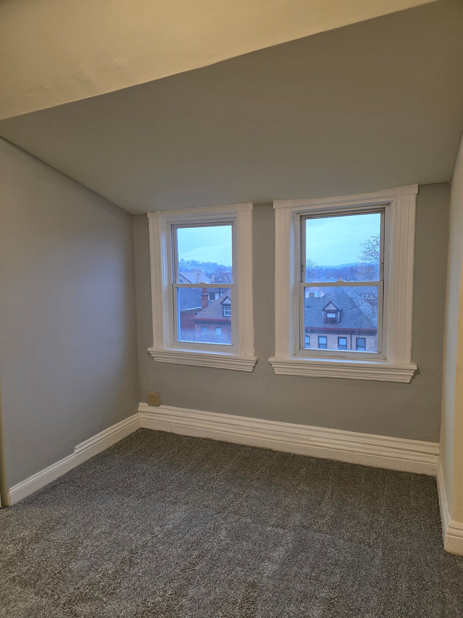 Building Photo - 5487 Hays St