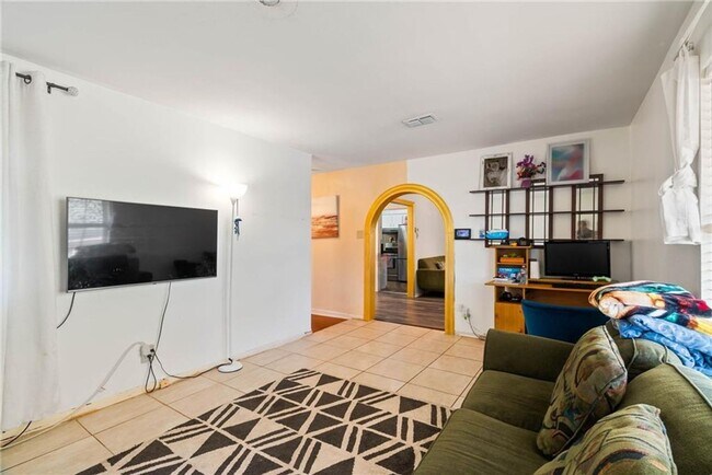 Building Photo - 626 Caddo St