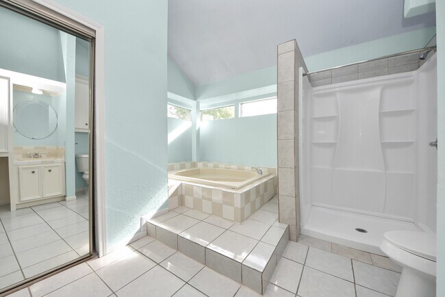 Building Photo - 15614 Barbarossa Dr