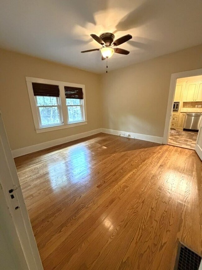 Building Photo - Beautiful and Spacious Home in Historic Bellwood in Downtown Northport