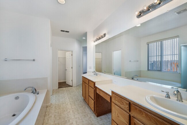 Building Photo - 6717 Sao Tiago Way