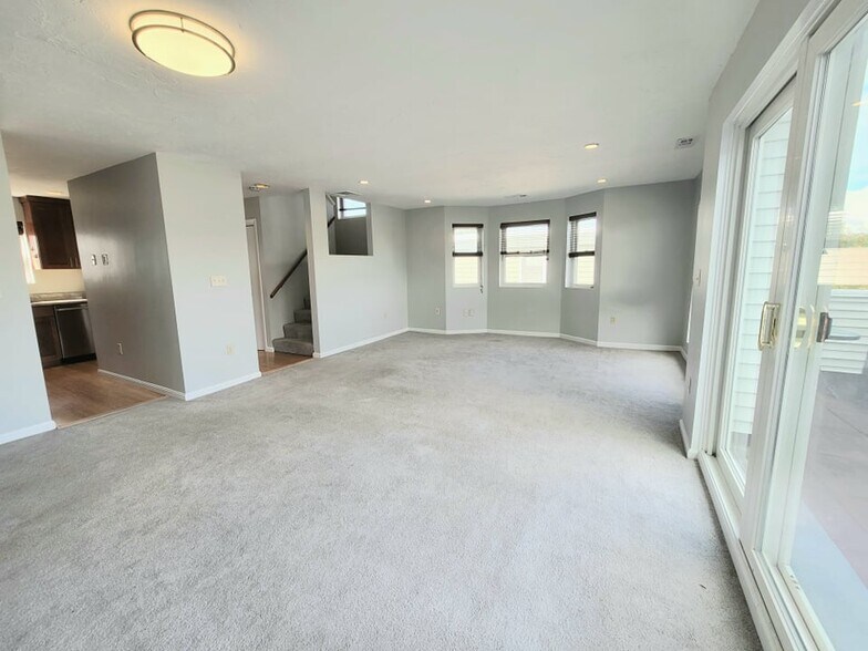 Building Photo - 391 Hyde Park Ave