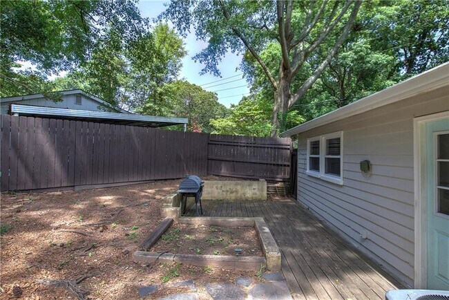 Building Photo - 447 Floyd St SE