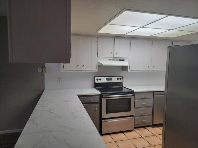 Building Photo - 2901 S Palo Verde Ln