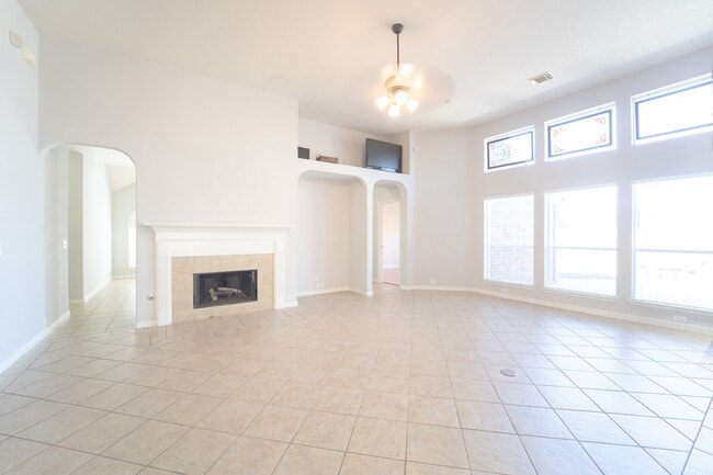 Building Photo - 2910 Sandleigh Dr