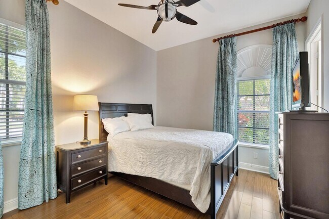 Building Photo - 9315 Via Classico W