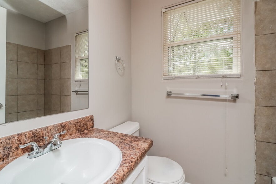 Building Photo - 2939 Thistledown Ct