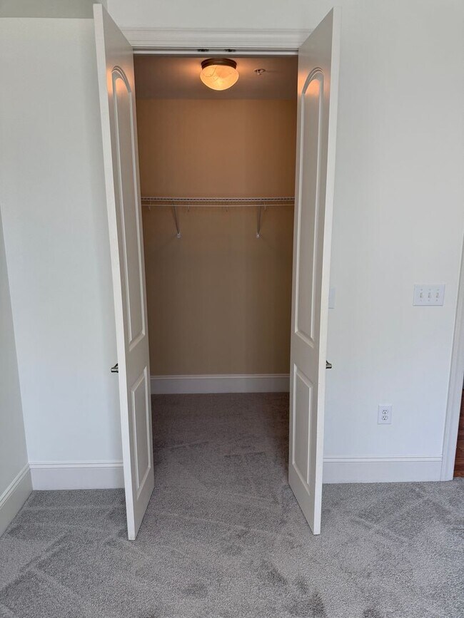 Building Photo - 4620 Piedmont Row Dr