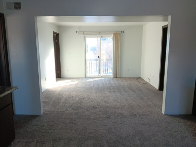 Building Photo - 416 E Main St