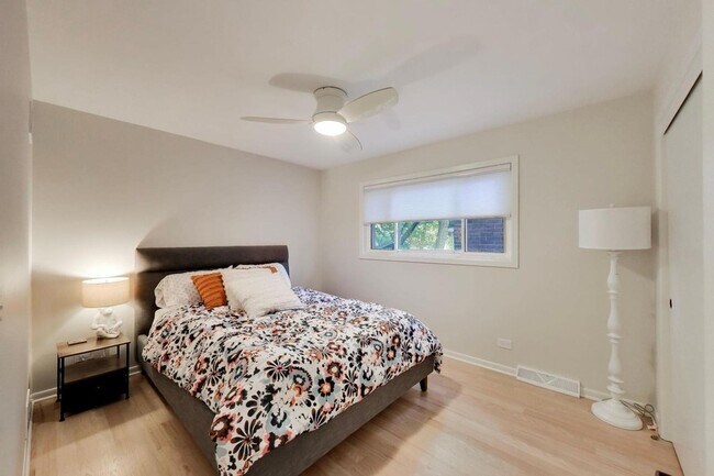 Building Photo - 539 S Evergreen Ave