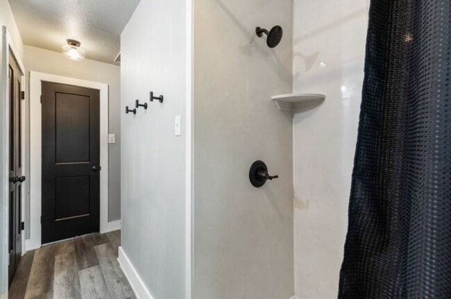 Building Photo - Fully Furnished Room for Rent- $550- Loren...