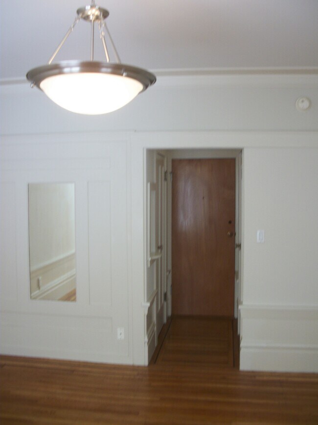 Building Photo - 810 Jones St