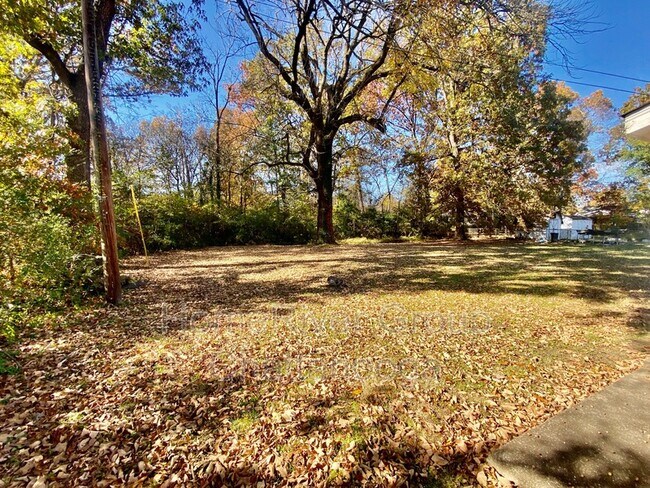 Building Photo - 2027 Lee St