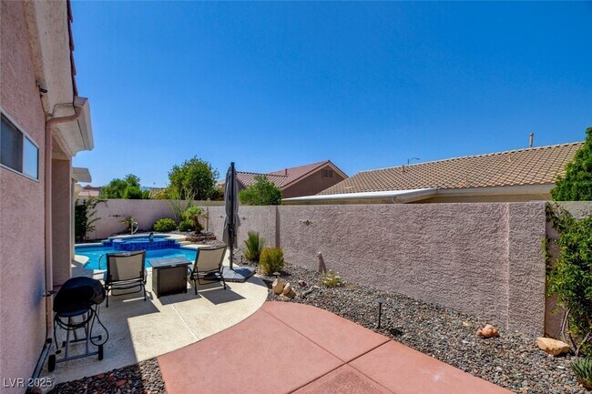 Building Photo - 8528 Crest Hill