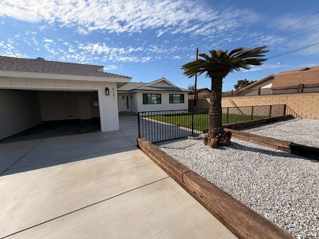 Building Photo - Beautiful 4 Bedroom Cypress House For Rent-Completely Remodeled!