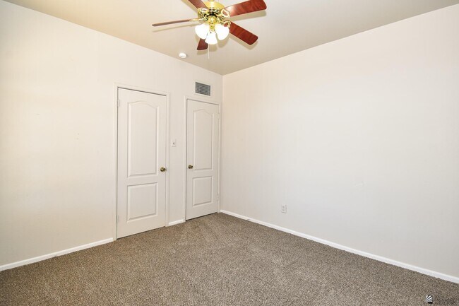Building Photo - 143 S Sunset Ave