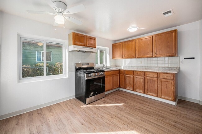 Building Photo - Fantastic House In Desirable Englewood Nei...