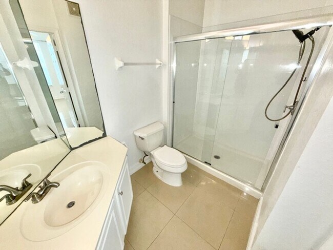 Building Photo - Orlando - 2 Bedroom, 2 Bathroom -  $1,750.00