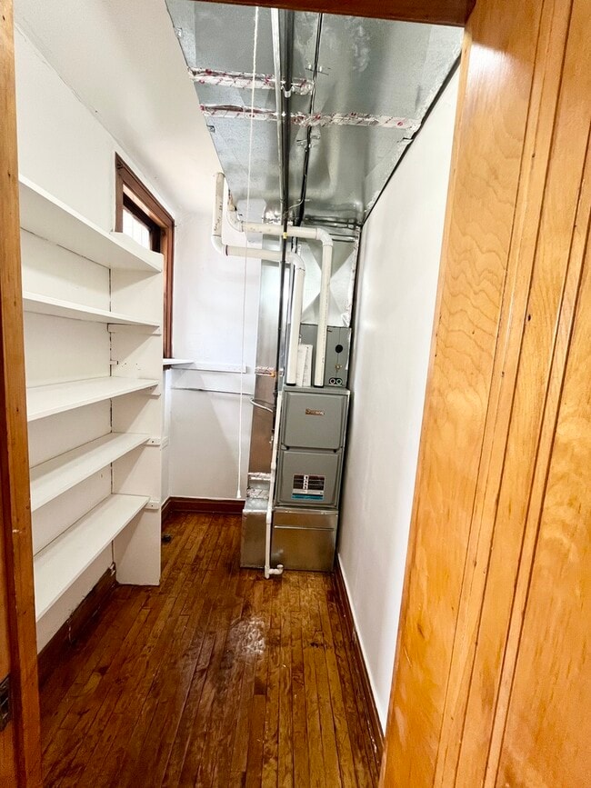 Building Photo - 2316 N Leclaire Ave