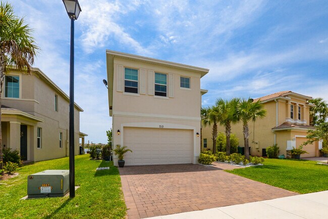 Building Photo - 713 NW Leonardo Cir