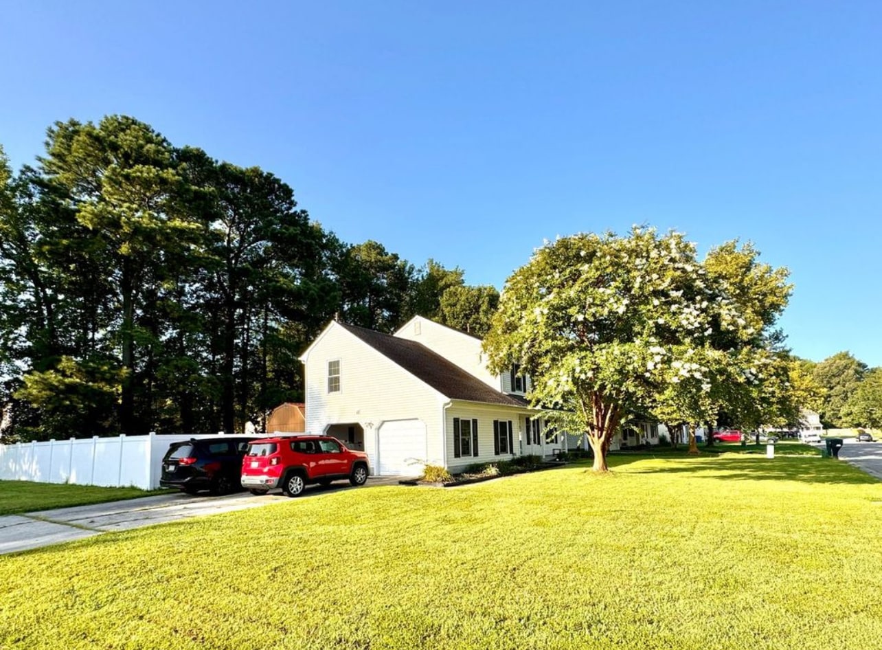 Building Photo - 3917 Larchwood Dr