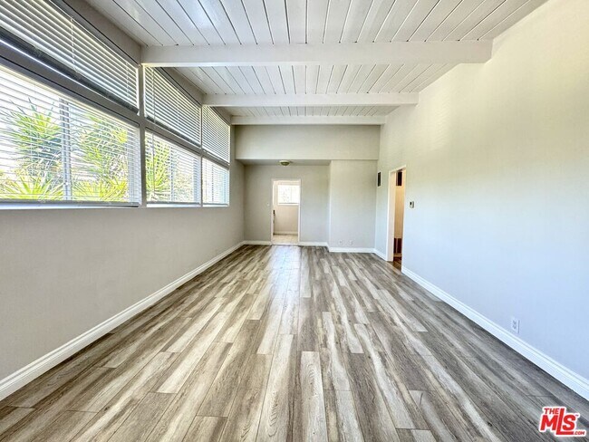 Building Photo - 226 S Gale Dr