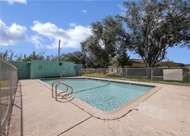 Building Photo - 401 N 41st St