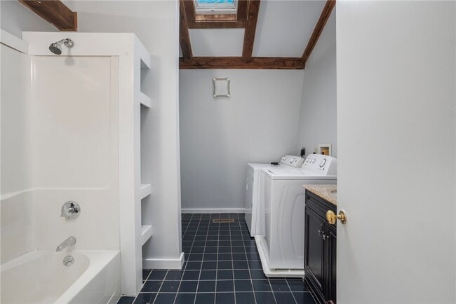 Building Photo - 31 Bridge St