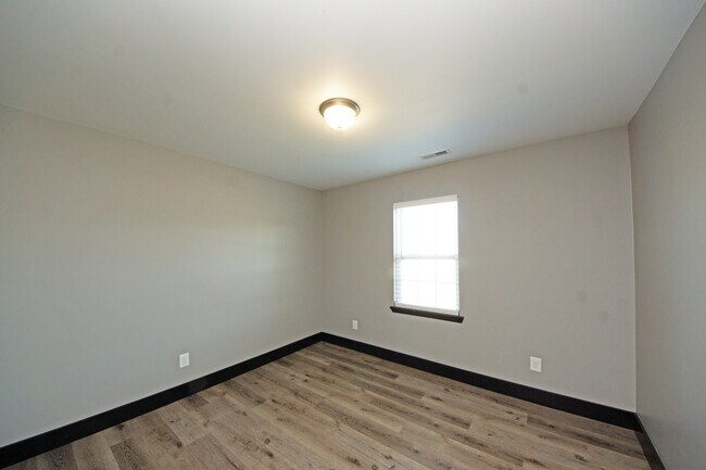 Building Photo - 315 Basil Ct