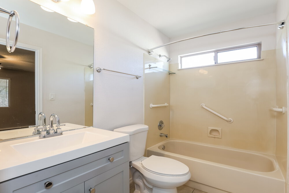 Building Photo - 4758 W Escuda Dr