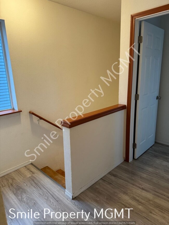 Building Photo - A nice house with 3 beds rooms and 1.5 baths.