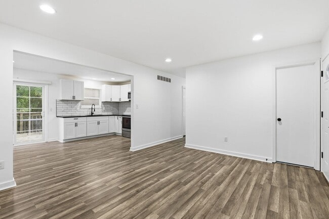 Building Photo - Everything upgraded on this 4 bedroom — top-notch finishes throughout!