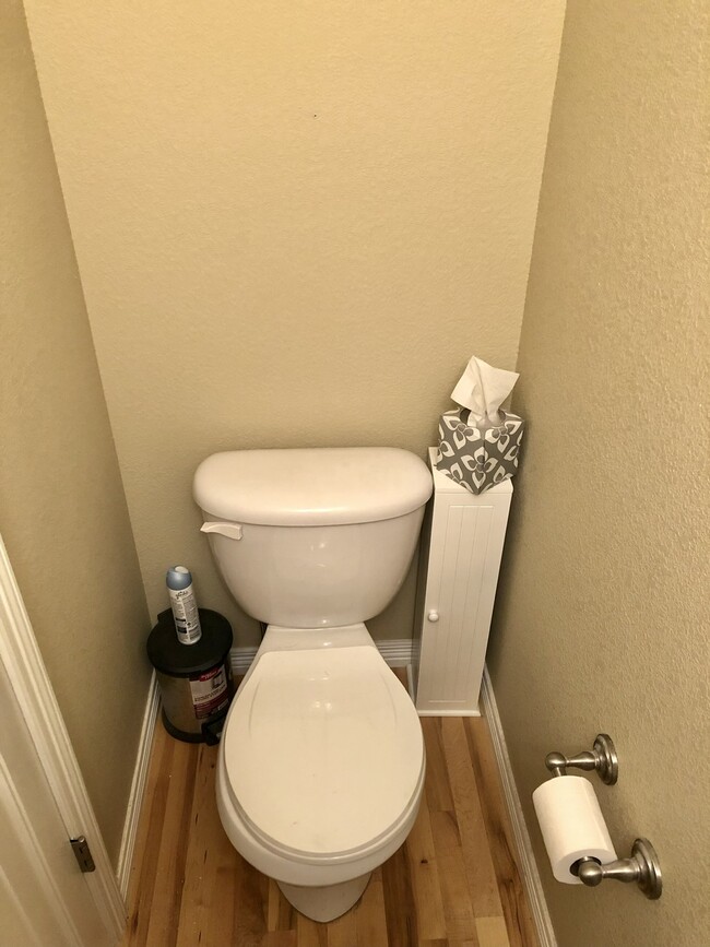 Powder room - 2509 Custer Dr