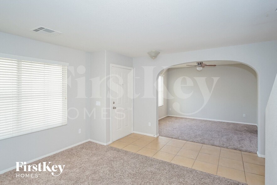 Building Photo - 5333 N Carlsbad Heights St