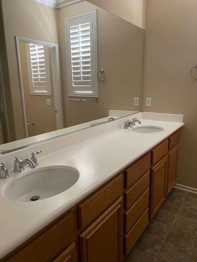 Building Photo - Great home for Seniors in Four Seasons com...