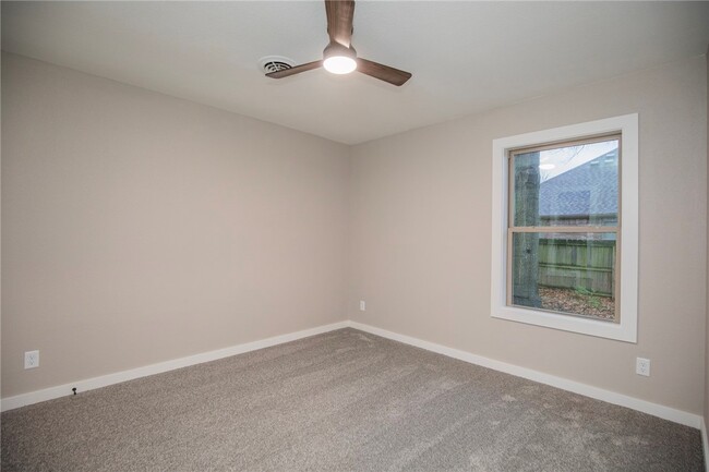 Building Photo - 221 E Adobe St