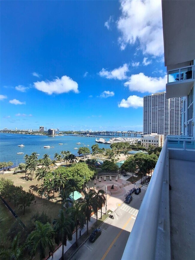 Building Photo - 1800 N Bayshore Dr