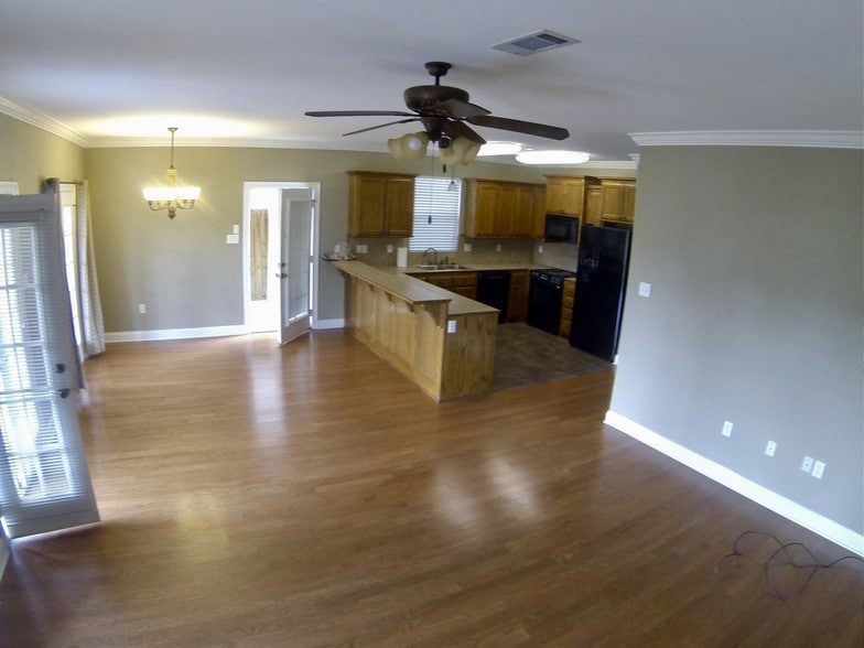 Building Photo - 38035 Post Office Rd