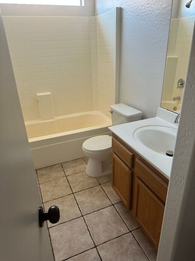 Building Photo - Home is located in Parkwood Ranch