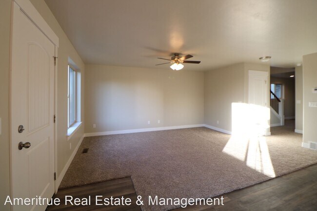 Building Photo - 3 br, 2 bath House - 577 N 220 E